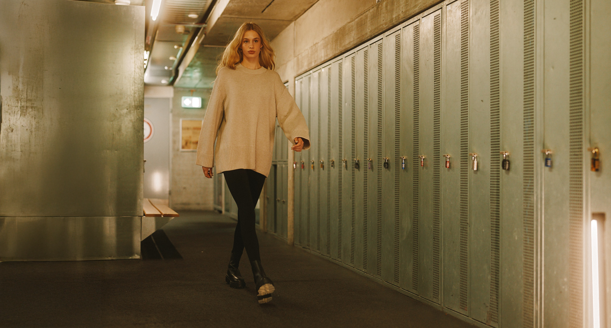 LEISUREWEAR